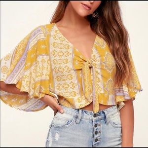 SMALL lulus cropped flowy knotted top